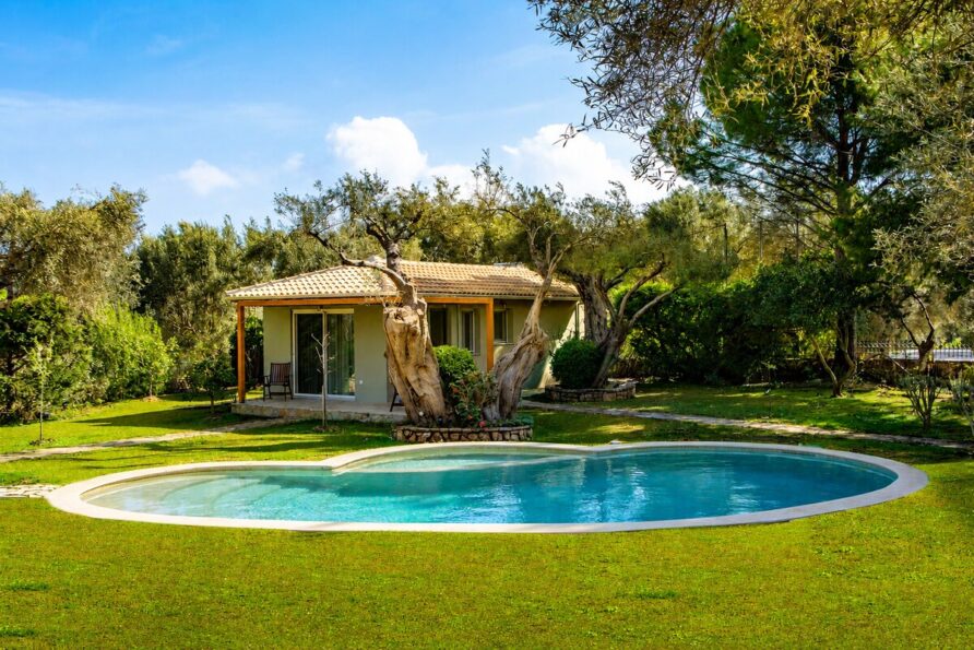 Poly’s 1BR Villa, Shared Pool, 3 min to Center